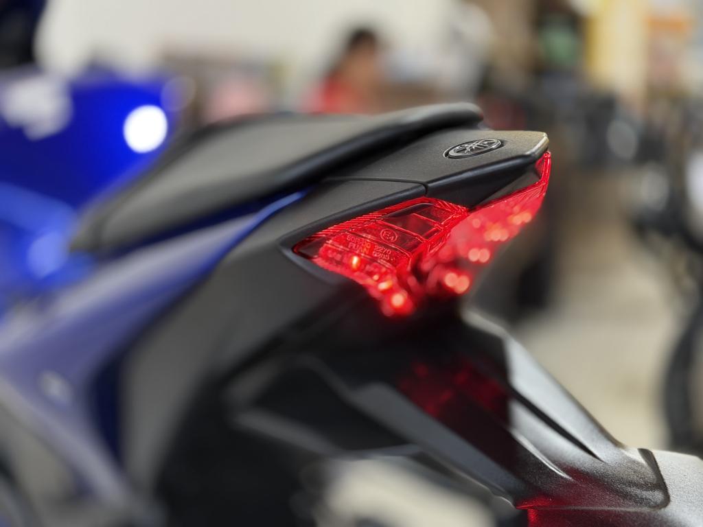 YAMAHA YZF R3 320 - Foto