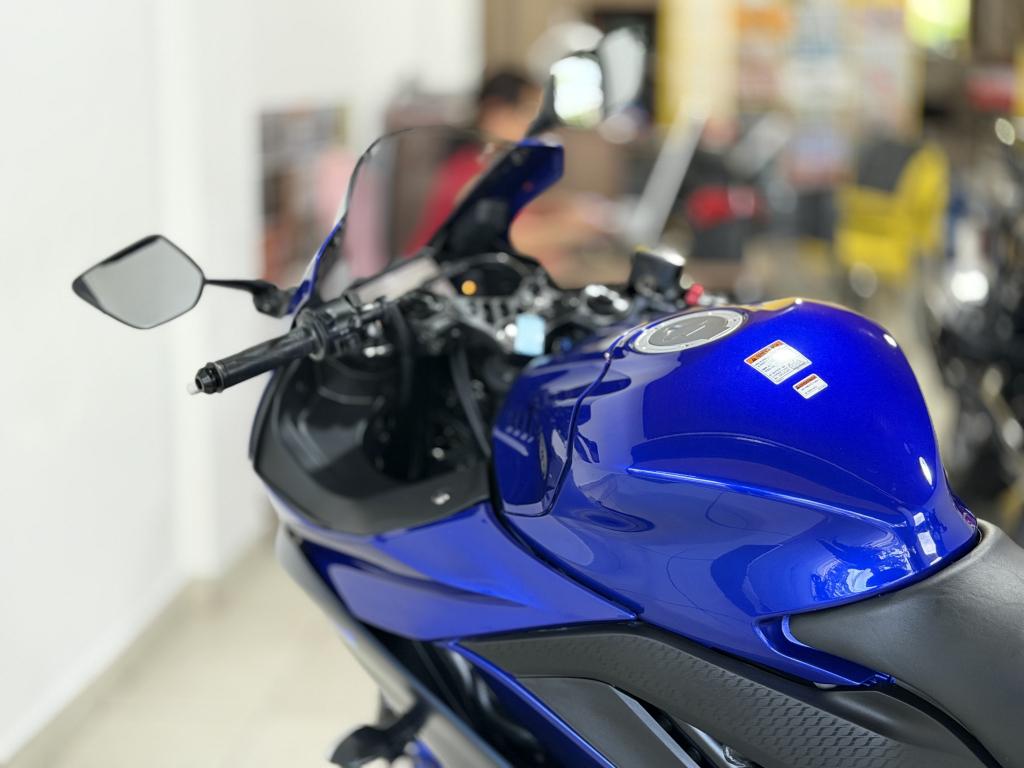 YAMAHA YZF R3 320 - Foto