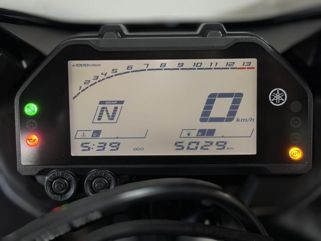 YAMAHA YZF R3 320 - Foto