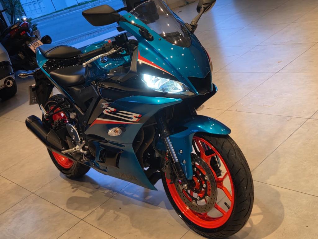 YAMAHA YZF R3 320 - Foto