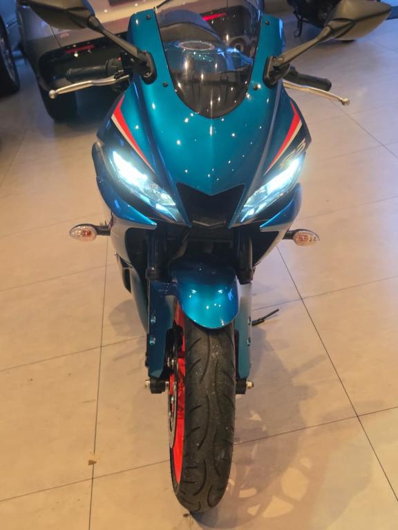 YAMAHA YZF R3 320 - Foto