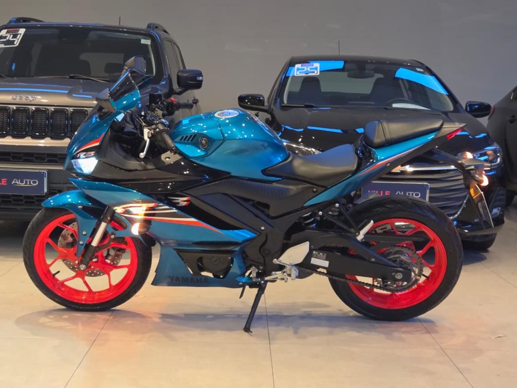 YAMAHA YZF R3 320 - Foto