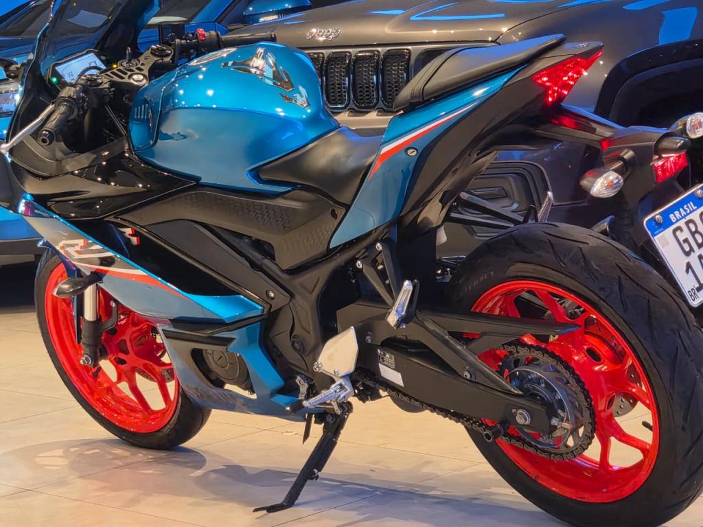 YAMAHA YZF R3 320 - Foto