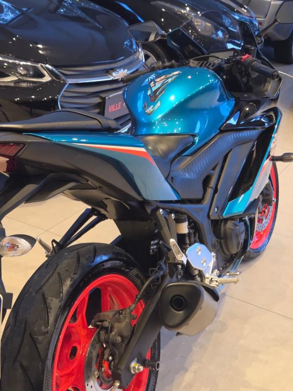YAMAHA YZF R3 320 - Foto