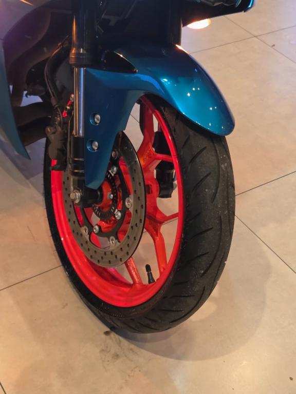 YAMAHA YZF R3 320 - Foto