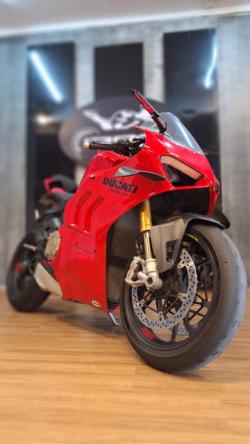 DUCATI Panigale 1100 V4 S