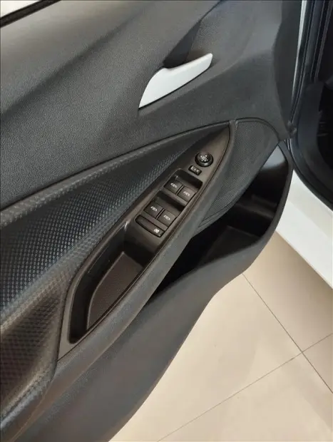 CHEVROLET Onix Hatch 1.0 12V 4P FLEX LT TURBO AUTOMTICO, Foto 9