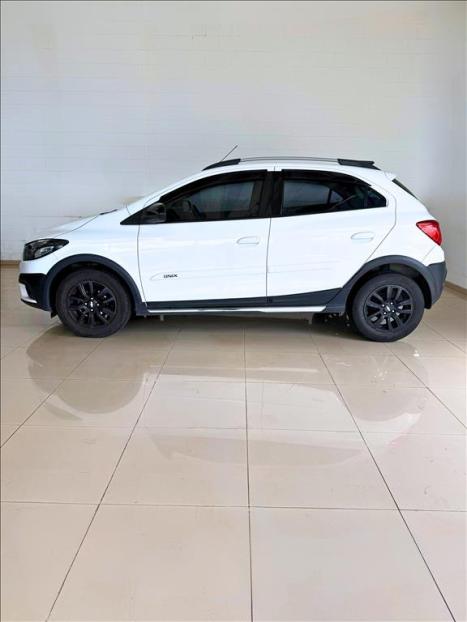 CHEVROLET Onix Hatch 1.4 4P FLEX ACTIV AUTOM�TICO, Foto 3