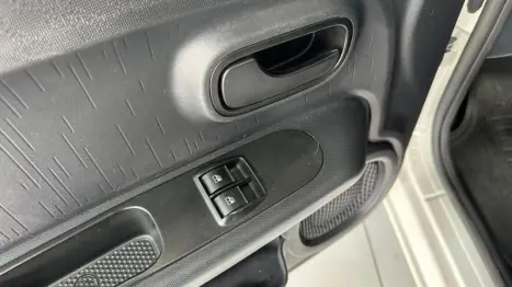 FIAT Mobi 1.0 4P FLEX DRIVE FIRE FLY, Foto 8