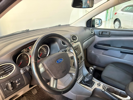 FORD Focus Hatch 1.6 16V 4P SE FLEX, Foto 8