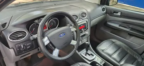 FORD Focus Sedan 2.0 16V 4P GHIA, Foto 7