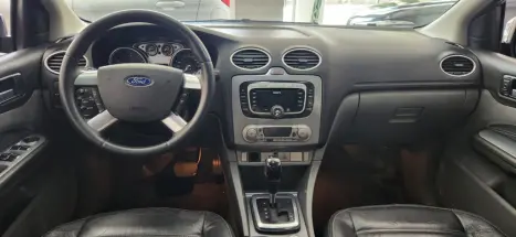FORD Focus Sedan 2.0 16V 4P GHIA, Foto 8