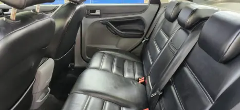 FORD Focus Sedan 2.0 16V 4P GHIA, Foto 9