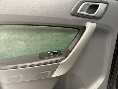 FORD Ranger 3.2 20V XLT 4X4 CABINE DUPLA TURBO DIESEL, Foto 8 FORD Ranger 3.2 20V XLT 4X4 CABINE DUPLA TURBO DIESEL, Foto 8