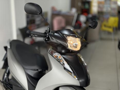 HONDA Biz 125 EX, Foto 2
