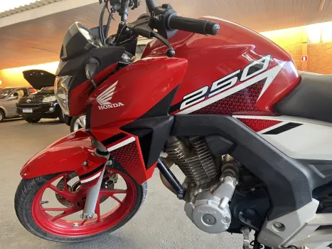 HONDA CB 250 F Twister , Foto 7