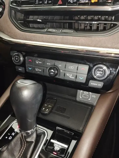 JEEP Commander 2.0 16V 4P TD380 OVERLAND TURBO DIESEL AUTOMTICO, Foto 16