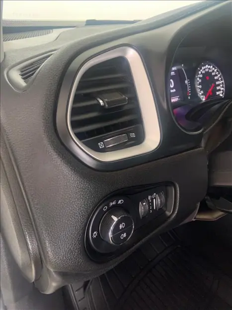 JEEP Renegade 2.0 16V 4P TURBO DIESEL LONGITUDE 4X4 AUTOM�TICO, Foto 10