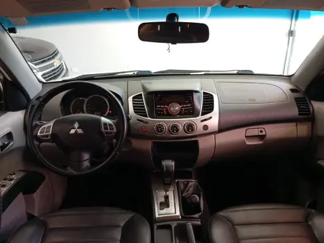 MITSUBISHI L 200 Outdoor 3.2 16V 4X4 CABINE DUPLA TURBO DIESEL INTERCOOLER AUTOM�TICO, Foto 8