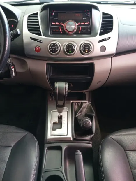 MITSUBISHI L 200 Outdoor 3.2 16V 4X4 CABINE DUPLA TURBO DIESEL INTERCOOLER AUTOM�TICO, Foto 9