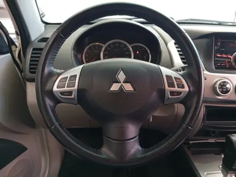 MITSUBISHI L 200 Outdoor 3.2 16V 4X4 CABINE DUPLA TURBO DIESEL INTERCOOLER AUTOM�TICO, Foto 10