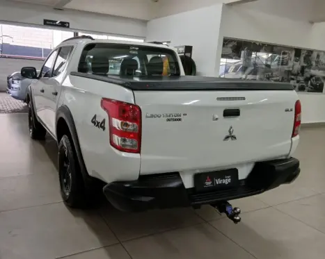 MITSUBISHI L 200 Outdoor 2.5 GLS 4X4 CABINE DUPLA TURBO DIESEL INTERCOOLER, Foto 2