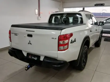 MITSUBISHI L 200 Outdoor 2.5 GLS 4X4 CABINE DUPLA TURBO DIESEL INTERCOOLER, Foto 4