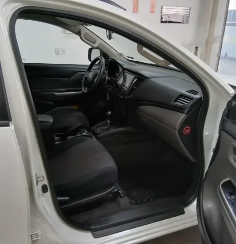 MITSUBISHI L 200 Outdoor 2.5 GLS 4X4 CABINE DUPLA TURBO DIESEL INTERCOOLER, Foto 12