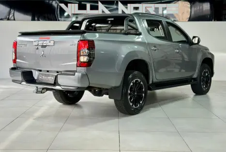 MITSUBISHI L 200 Triton 2.4 16V SPORT HPE TOP 4X4 CABINE DUPLA TURBO DIESEL AUTOM�TICO, Foto 5