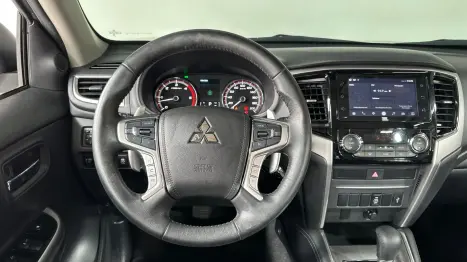 MITSUBISHI L 200 Triton 2.4 16V SPORT HPE TOP 4X4 CABINE DUPLA TURBO DIESEL AUTOM�TICO, Foto 19