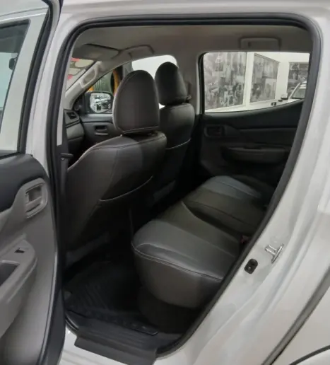 MITSUBISHI L 200 Triton 2.4 16V SPORT GL CABINE DUPLA TURBO DIESEL, Foto 10