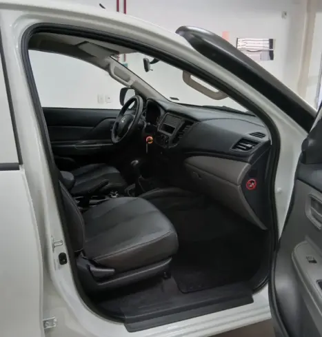 MITSUBISHI L 200 Triton 2.4 16V SPORT GL CABINE DUPLA TURBO DIESEL, Foto 12