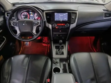MITSUBISHI L 200 Triton 2.4 16V SPORT HPE-S 4X4 CABINE DUPLA TURBO DIESEL AUTOM�TICO, Foto 11