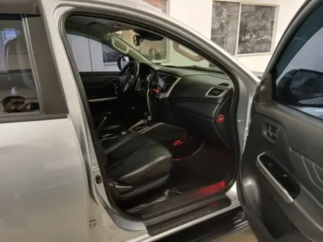 MITSUBISHI L 200 Triton 2.4 16V SPORT HPE-S 4X4 CABINE DUPLA TURBO DIESEL AUTOM�TICO, Foto 12