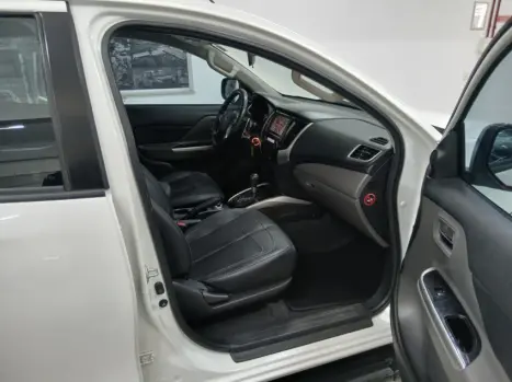 MITSUBISHI L 200 Triton 2.4 16V SPORT HPE 4X4 CABINE DUPLA TURBO DIESEL AUTOM�TICO, Foto 12