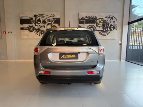 MITSUBISHI Outlander 3.0 V6 24V 4P GT 4X4 AUTOM�TICO, Foto 8