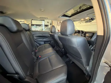 MITSUBISHI Outlander 3.0 V6 24V 4P GT 4X4 AUTOM�TICO, Foto 10