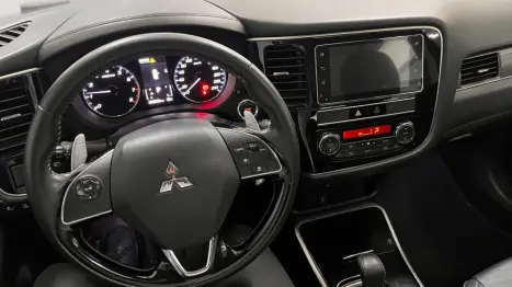 MITSUBISHI Outlander 3.0 V6 24V 4P HPE-S AWD AUTOM�TICO, Foto 9