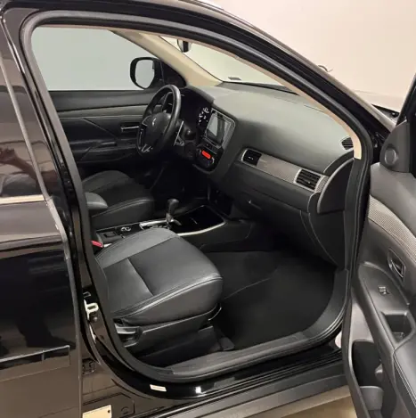 MITSUBISHI Outlander 3.0 V6 24V 4P HPE-S AWD AUTOM�TICO, Foto 13
