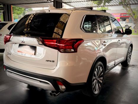 MITSUBISHI Outlander 3.0 V6 24V 4P HPE-S AWD AUTOM�TICO, Foto 7
