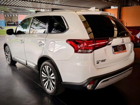MITSUBISHI Outlander 3.0 V6 24V 4P HPE-S AWD AUTOM�TICO, Foto 9