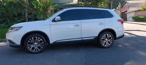 MITSUBISHI Outlander 2.2 16V 4P 4X4 DIESEL 7 LUGARES AUTOM�TICO, Foto 2
