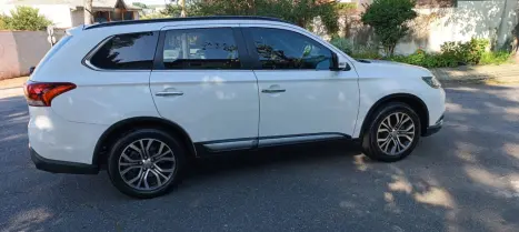 MITSUBISHI Outlander 2.2 16V 4P 4X4 DIESEL 7 LUGARES AUTOM�TICO, Foto 3