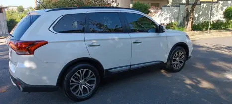 MITSUBISHI Outlander 2.2 16V 4P 4X4 DIESEL 7 LUGARES AUTOM�TICO, Foto 4