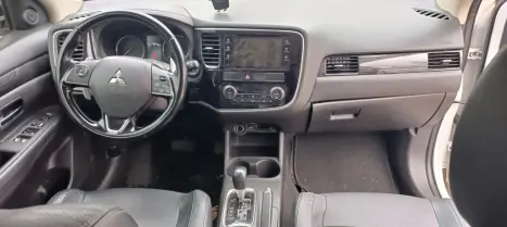 MITSUBISHI Outlander 2.2 16V 4P 4X4 DIESEL 7 LUGARES AUTOM�TICO, Foto 5