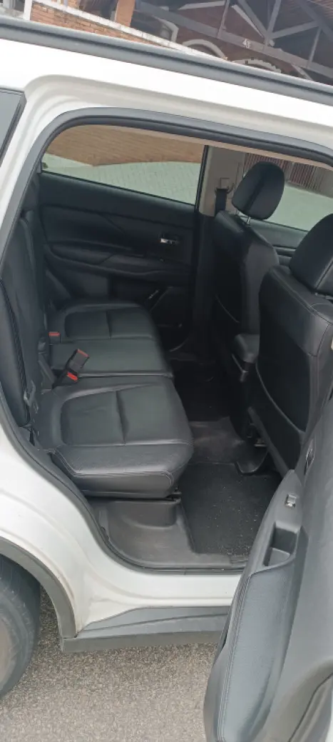 MITSUBISHI Outlander 2.2 16V 4P 4X4 DIESEL 7 LUGARES AUTOM�TICO, Foto 7