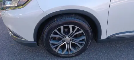 MITSUBISHI Outlander 2.2 16V 4P 4X4 DIESEL 7 LUGARES AUTOM�TICO, Foto 9