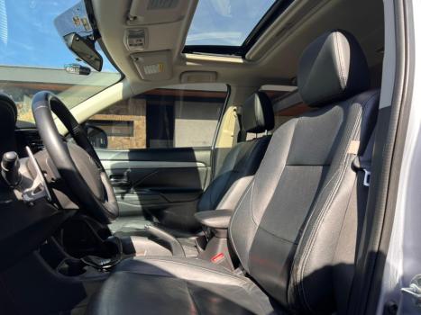MITSUBISHI Outlander 3.0 V6 24V 4P GT 4X4 AUTOM�TICO, Foto 2