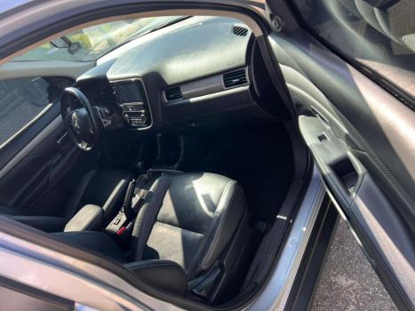 MITSUBISHI Outlander 3.0 V6 24V 4P GT 4X4 AUTOM�TICO, Foto 4