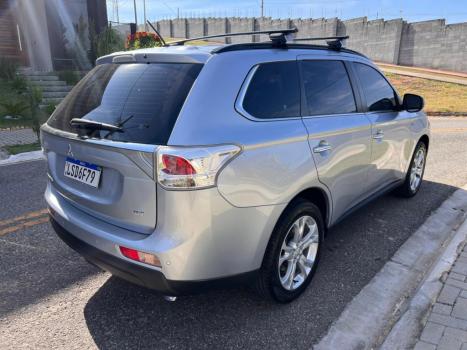 MITSUBISHI Outlander 3.0 V6 24V 4P GT 4X4 AUTOM�TICO, Foto 6
